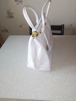 Белая кожаная сумка