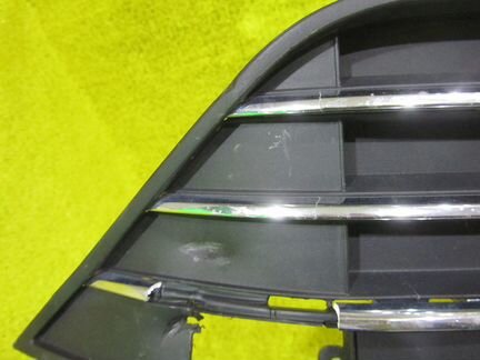 Решетка переднего бампера VW Touareg 2 NF (14-18)