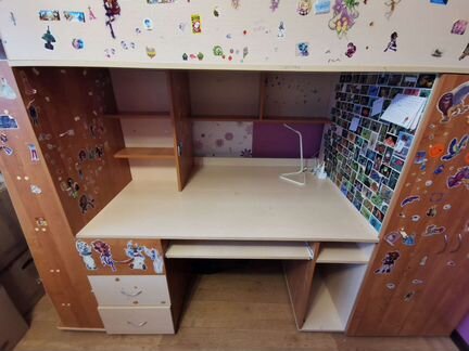 Кровать-чердак с письменным столом и шкафом