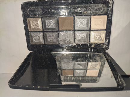Тени Chanel разбитые. Можео обмен