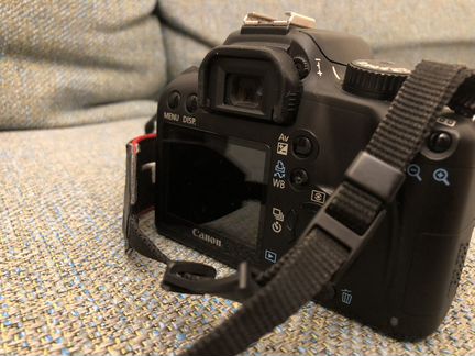Зеркальный фотоаппарат canon 1000d с двумя объекив