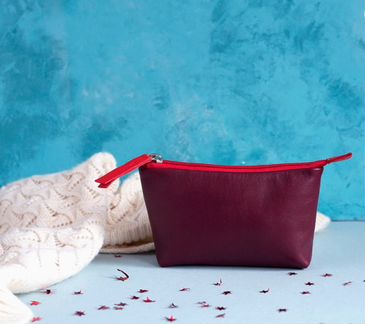 Новая - косметичка из натур. кожи