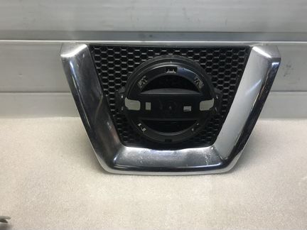 Накладка решетки радиатора Nissan Qashqai J10
