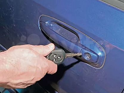 Место для ключа в машине. Машинка для вскрытия замков. Шевроле лачетти открытие двери ключом. Ключ зажигания не поворачивается. Не вставляется ключ в дверь машины.