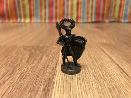 Фигурки рыцарей