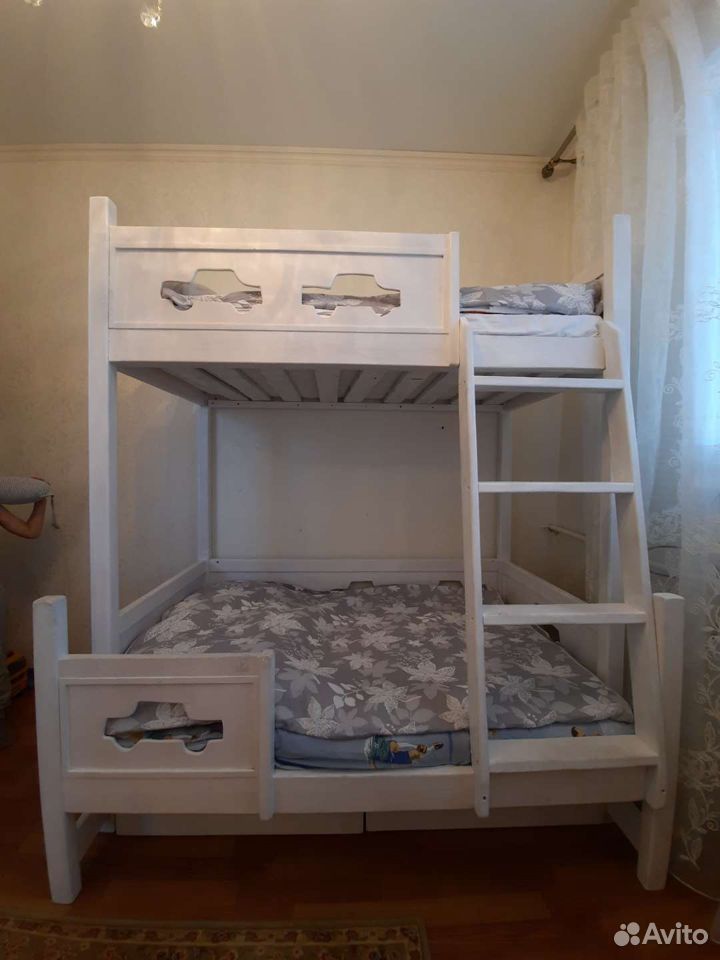 Кровать двухьярусная