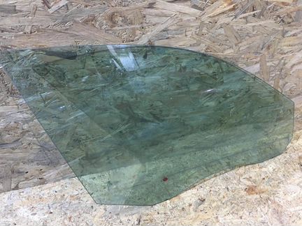 Переднее правое стекло на bmw e60/61