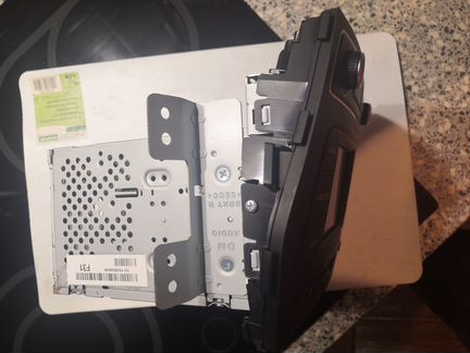 Штатное мультимедийное устройство C ж/к экраном