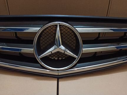 Решетка радиатора Мерседес W 204 2006-2015