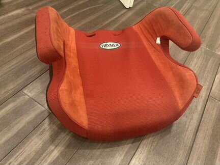 Детский бустер в автомобиль