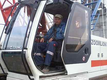 Кму на базе камаз в нитэк. Машинист крана пневмоколесного вакансии. Пневмоколёсный кран xcmg 50. Кран kato 10 тонн. Машинист пневмоколесного крана.