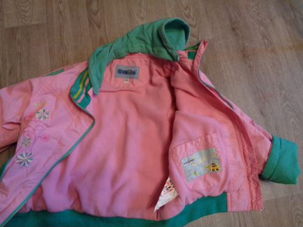 Продам костюм демисезонный на девочку