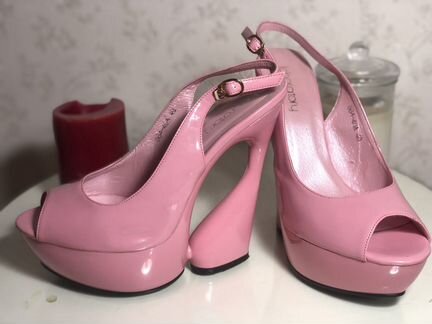 Яркие туфли на высоком каблуке 38