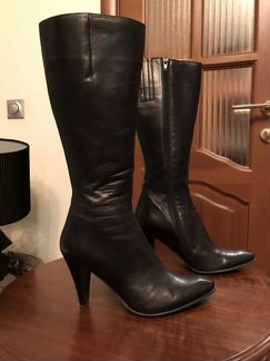 Сапоги на миниатюрную ножку. Размер 37