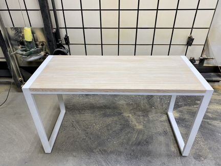 Стол в стиле лофт