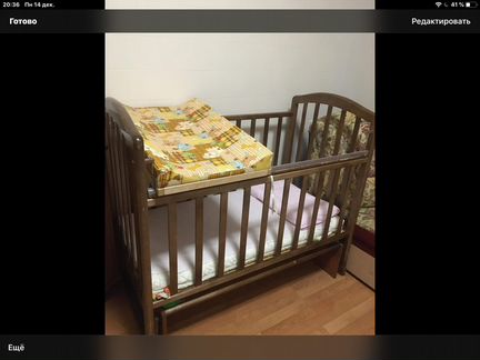 Детская кроватка с матрасом и пеленальником