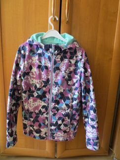 Яркая куртка