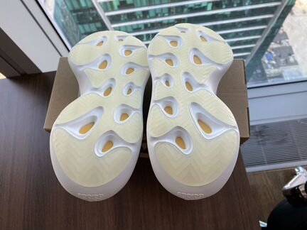 Adidas yeezy 700 v 3