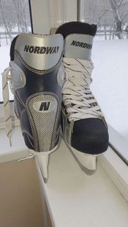 Коньки хоккейные 39 р