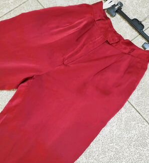 Шелковые брюки-бананы с защипами