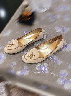 Подается обувь Tods