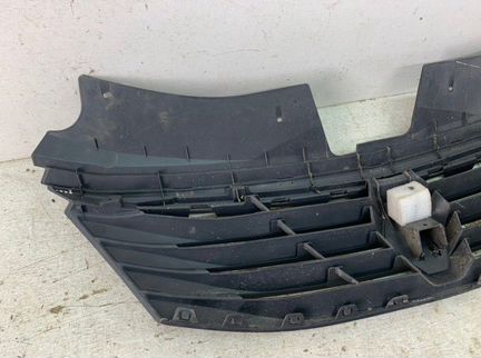 Решетка радиатора передняя Renault Logan 1