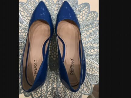 Лаковые синие туфли