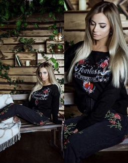 Свитер с вышивкой