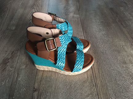Босоножки на танкетке Aldo