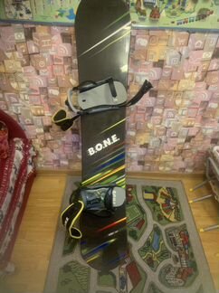 Сноуборд с креплениями и ботинками