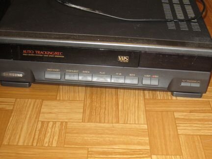 Видеомагнитофон кассетный