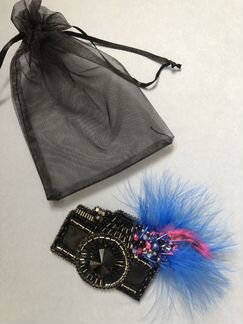 Брошь (кожа)