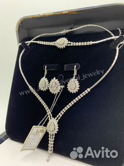 Роскошный гарнитур с бриллиантами из белого золота