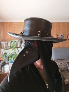 Маска чумного доктора и шляпа