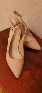 Туфли бежевые на каблуке новые