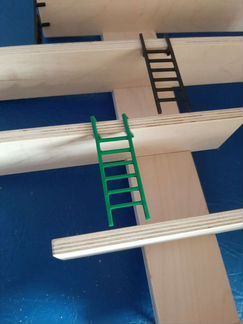 Полка настенная лустигт (икеа). для машинок и игру