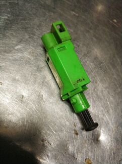 Концевик лягушка тормоза VW Туарег Каен Audi Q7