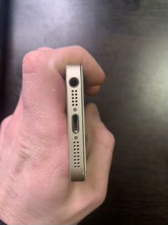 Телефон iPhone SE