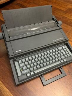 Пишущая машинка olivetti