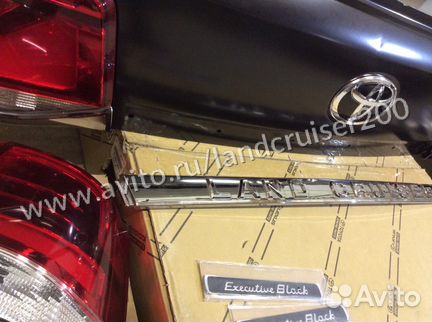 Молдинг крышки багажника Land Cruiser 200