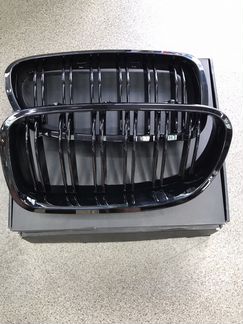 Ноздри решетки BMW 5 F10
