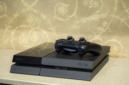 Sony PS4 + 4 игры