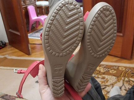 Сандалии Crocs женские новые w 7 (37 р)