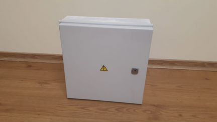 Щит распределительный накладно го типа с шинами по