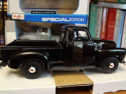 Модель от Маисто Шевроле 3100 пикап 1950 года
