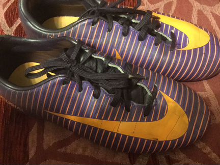 Бутсы футбольные с шипами Nike р.35,5 (22,5 см)