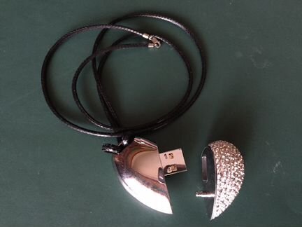 Кулон-сердце-флешка Сваровски/Филипс