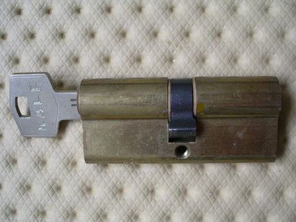 Личинка для замков