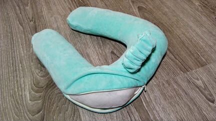 Подушечка для кормления с держателем для бутылочки