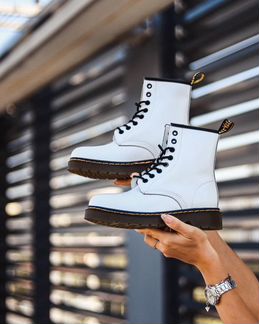 Ботинки женские на низкой подошве